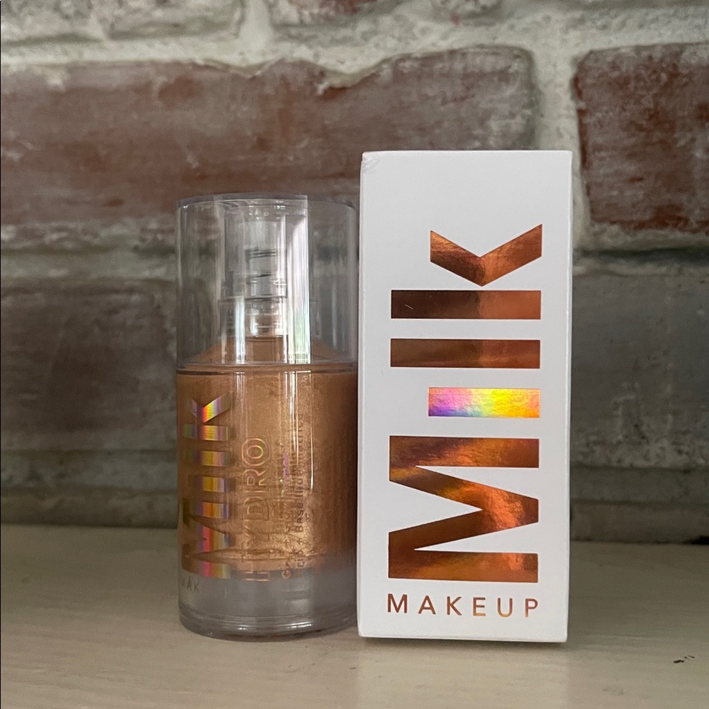 MILK MAKEUP Hydro Grip + Glow Illuminating Primer with Light-Reflecting Pearls - Picture 3 of 4